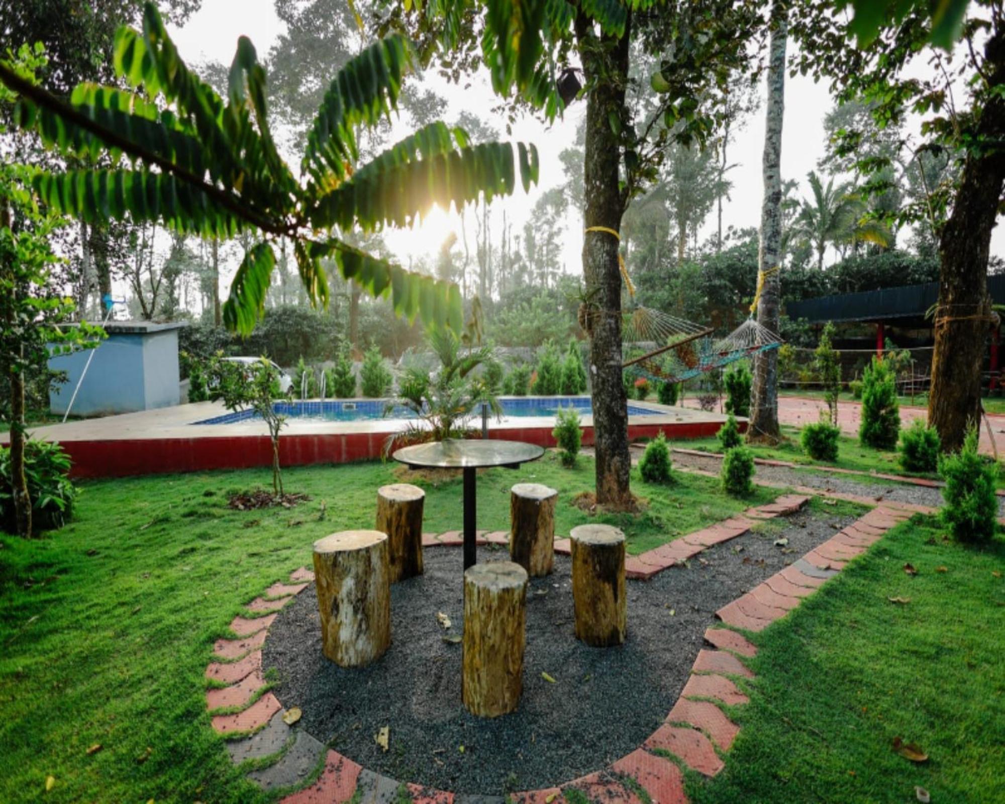 Haze Woods Resort Vaduvanchal Exterior photo